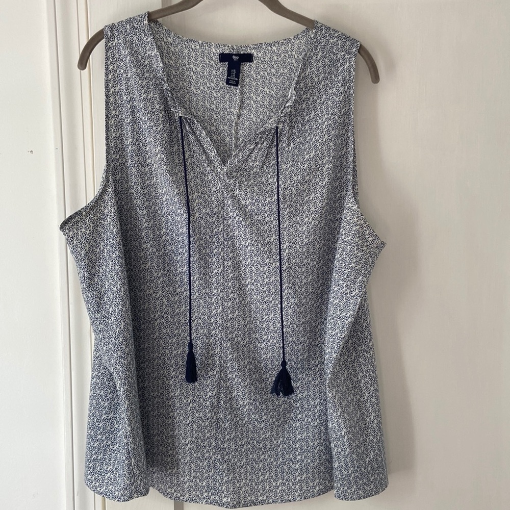 White and navy sleeveless shirt with tie at neck